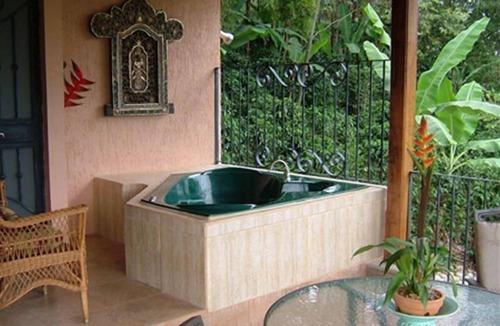 Orosi Villa | Paradise Peak -262 Five Star Reviews - Romantic Garden Villa with Jacuzzi