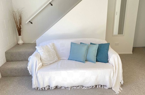 Parapara Apartment | Parapara's Seaview Retreat