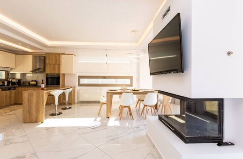 Bali Villa | Paris Villa, with Pool, BBQ, Playground & SeaViews