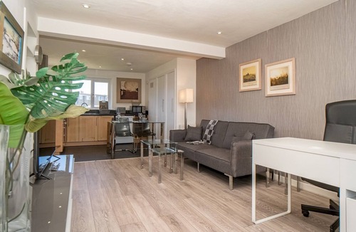 Duddingston Apartment | Pass the Keys | Newly Renovated 1 bedroom Flat - Edinburgh