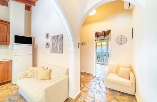 Dafnata Apartment | Pavlos & Sofia Studio Apartment with Mountain View, Garden and Terrace