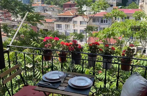 Gumussuyu Mahallesi Apartment | Peaceful 1-bedroom apartment with AC in vibrant Beyoğlu