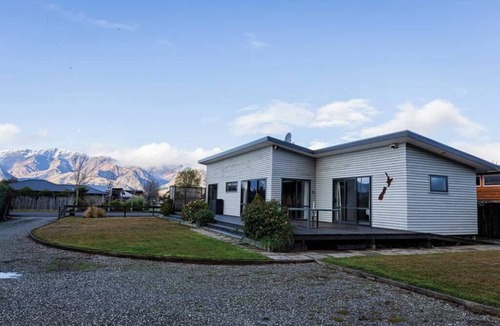 Lake Hawea House | Peaceful Hawea Escape