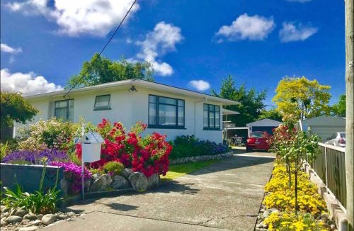Motueka House | Peaceful House with Kids Playground