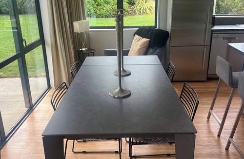 Lake Hawea House | Peaceful warm & sunny tastefully furnished spa sauna 1/2 acre 7min walk to lake