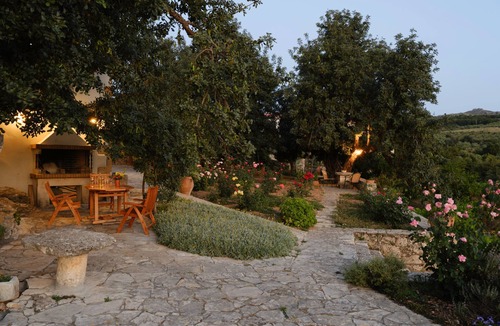 Archea Eleftherna Villa | Peacefull Villa With Beautiful Gardens and a Pool With Amazing View!
