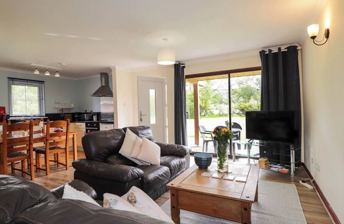 Contin Cottage | PEBBLES COTTAGE, pet friendly, with a garden in Strathpeffer