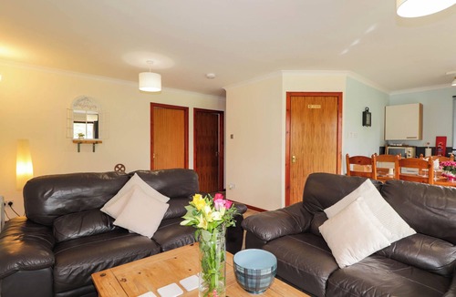 Contin Cottage | PEBBLES COTTAGE, pet friendly, with a garden in Strathpeffer