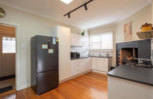 Gravelly Beach Cottage | Pebbleton, Retro Riverside Cottage, Tamar Valley