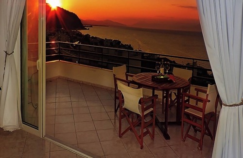 Paralia Platanou House | Peloponissos Silver House