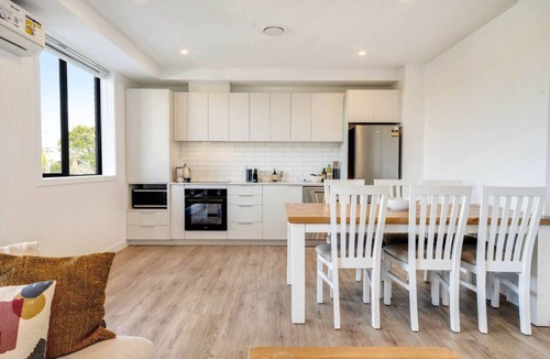 Penrose Apartment | Penrose 2BR Gem with Parking and Air-con