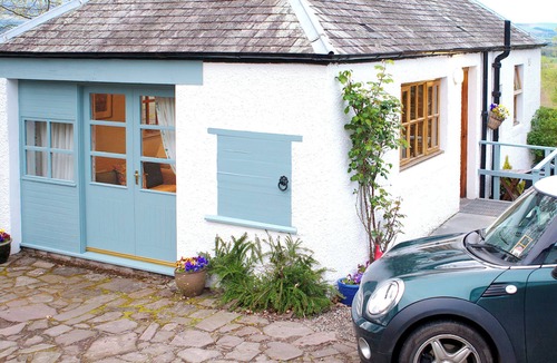 Muthill Cottage | Perfect getaway for two, in a picturesque setting.