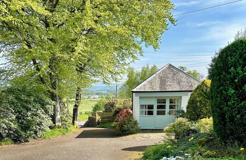 Muthill Cottage | Perfect getaway for two, in a picturesque setting.