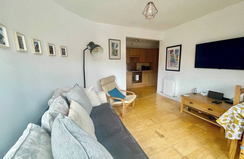 North West Apartment | Perfect Location in Heart of Glasgow West End! - Pass the Keys