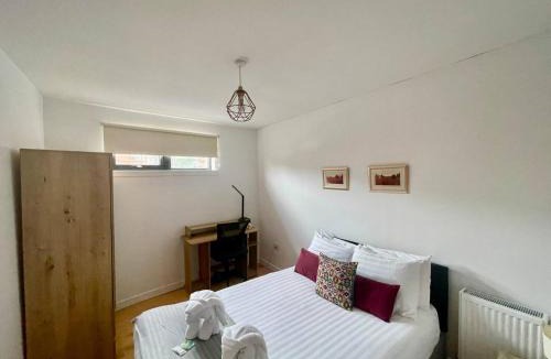 North West Apartment | Perfect Location in Heart of Glasgow West End - Pass the Keys