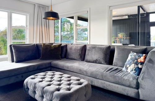 Te Atatu Peninsula Apartment | Perfect Peninsular Location - 3 BR Family Home