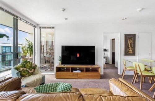 Kingsland Apartment | Perfection, Style, 2BR, 2BA, 2 Free Carpark 400m to Eden Park
