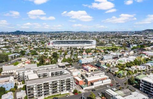 Kingsland Apartment | Perfection, Style, 2BR, 2BA, 2 Free Carpark 400m to Eden Park