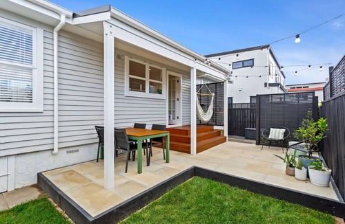 One Tree Hill House | Perfectly Appointed Home