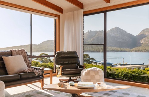 Coles Bay House | Perfectly positioned!