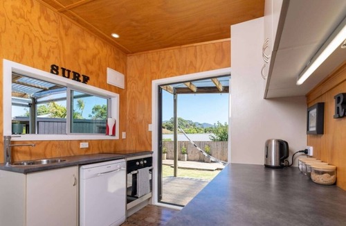 Raglan Cabin | “Perfectly Placed for Peace, Coffee, and the Coast”
