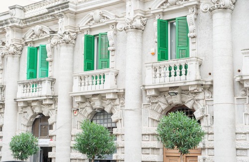 Messina Apartment | Period Room '1925' with Wi-Fi and Air Conditioning