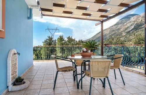 Valerianos Apartment | Pet-Friendly Apartment "Spyros apartment" with Mountain View