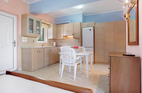 Psarou Apartment | Pet-Friendly Apartment 'Vorrisi' with Sea View, Terraces & A/C