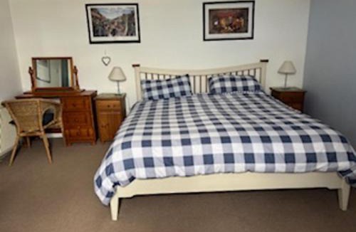 Portmahomack House | PetFriendly-Beachfront-SunsetFacingSunPorch-Garden