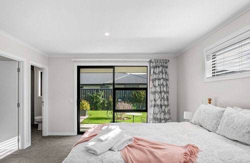 Lowburn House | Phoenix Peace - Cromwell Holiday Home