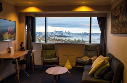 Takapuna Apartment | Picture Perfect Apartment with beautiful views in Central Takapuna