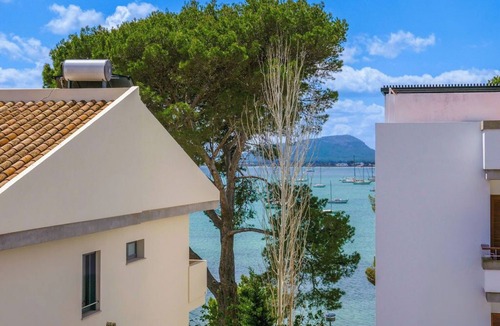 Puerto de Pollensa Apartment | Pine Walk adjacent, 3rd floor apartment (with lift)WIFI beach 2 min great views.