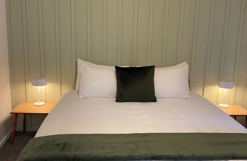 Collingwood Hotel | Pioneer Motel