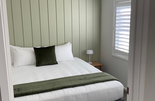 Collingwood Hotel | Pioneer Motel