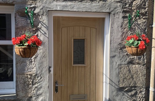 Pitlochry Apartment | Pitlochry Stay-Sleeps 2-Central & Connected
