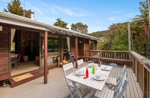 Pukawa House | Piwakawaka ā Pukawa - Pukawa Bay Holiday Home