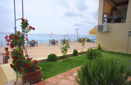 Loutsa Apartment | Platis-Gialos apartments