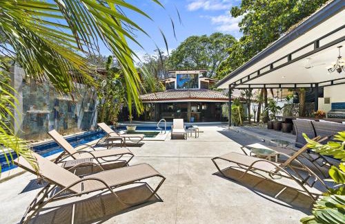 Potrero House | Playa Potrero - beachfront Villa, big private pool - Casa Bella Catalina