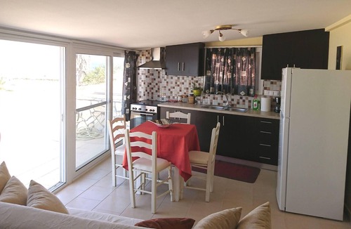 Koroni Apartment | Pleasant Apartment in Koroni with Balcony
