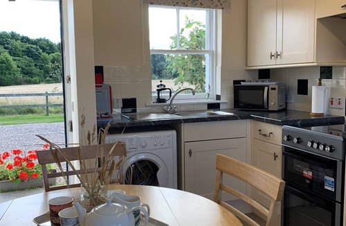 Forres Cottage | Ploughmans Cottage - a rural that sleeps 4 guests in 2 bedrooms