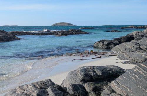 Eriskay Ski Chalet | Pod Beag beside the sea Isle of Eriskay