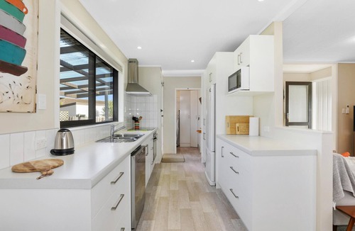 Owhata House | Poet's Corner - 3 Bedrooms | 1 Bathroom in Poet's Corner