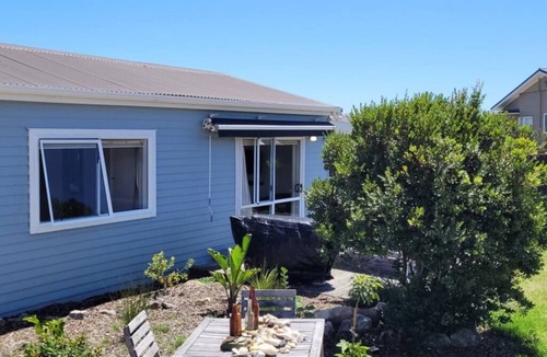 Pohara House | Pohara's Seaside Chalet - Cosy Beach Stay