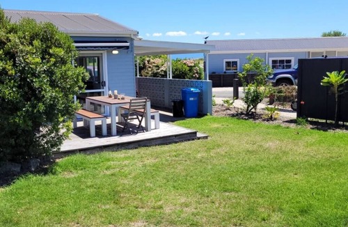Pohara House | Pohara's Seaside Chalet - Cosy Beach Stay