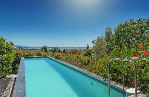 Richmond House | Pohutukawa House
