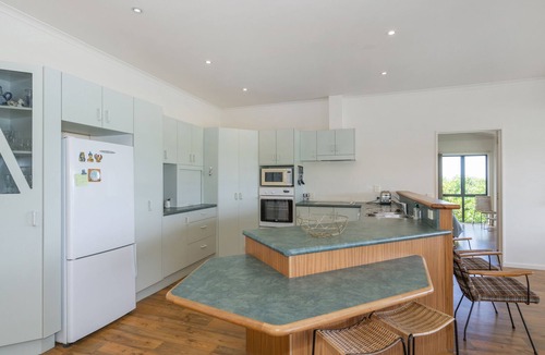 Tairua House | Pohutukawa on Paku - Tairua Holiday Home