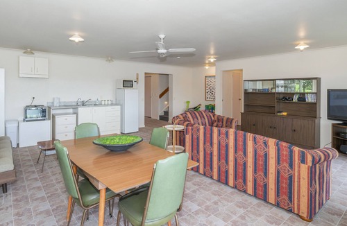 Tairua House | Pohutukawa on Paku - Tairua Holiday Home