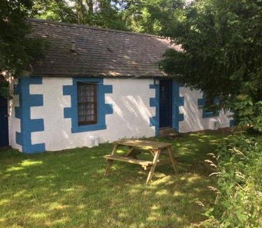 Biggar House | Pond Cottage