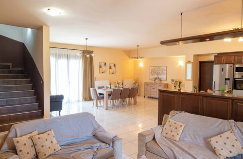 Dafni Villa | Pool villa in the center of Northern Crete