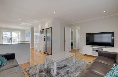 Glenorchy House | Poppies House Hobart